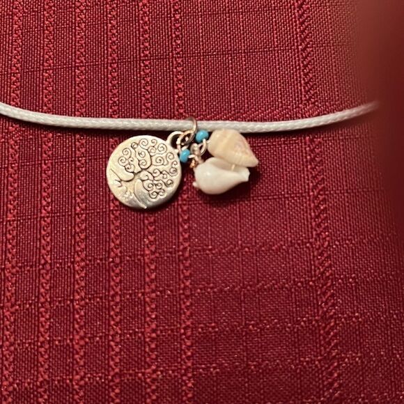 Adorable necklace & earrings set w/tree of life charm & shells EUC - Picture 9 of 11